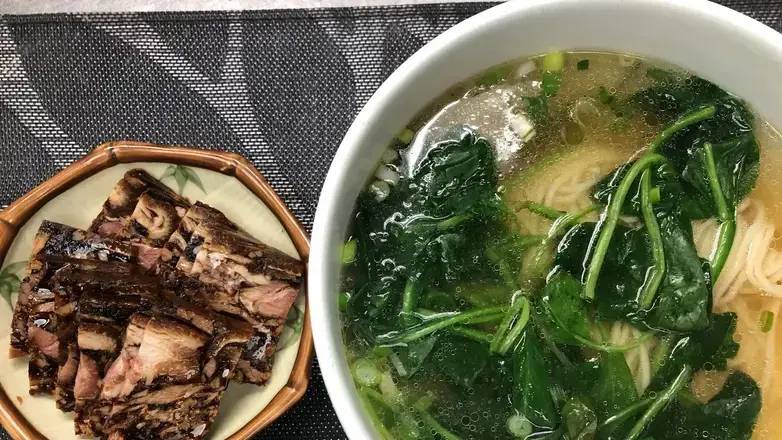 444. Noodles with Chilled Pork Jelly 餚肉麵
